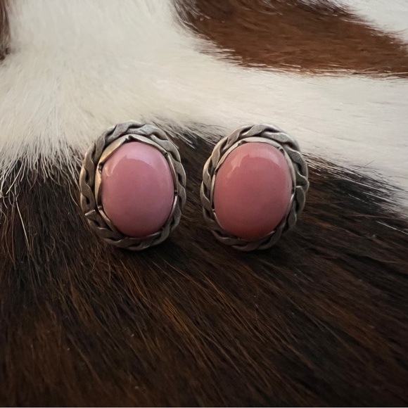 ❤️ Queen Pink Conch Navajo Style Oval Stud Earrings Matte Brushed Sterling 4gms - Picture 5 of 11